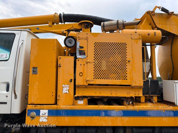 image for item FK3381 2001 Sterling Truck L7500 Series hydrovac truck