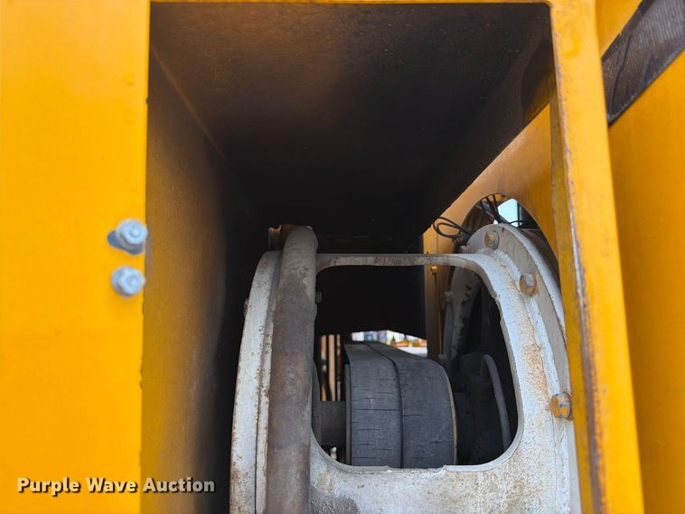 image for item FK3381 2001 Sterling Truck L7500 Series hydrovac truck