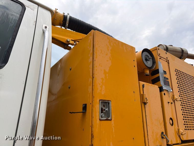 image for item FK3381 2001 Sterling Truck L7500 Series hydrovac truck