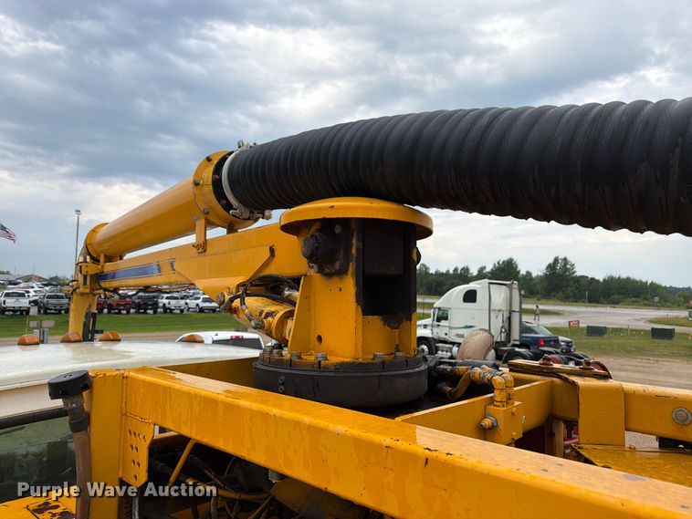 image for item FK3381 2001 Sterling Truck L7500 Series hydrovac truck