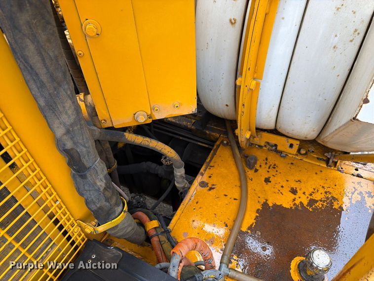image for item FK3381 2001 Sterling Truck L7500 Series hydrovac truck