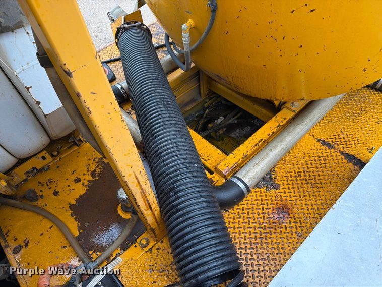 image for item FK3381 2001 Sterling Truck L7500 Series hydrovac truck