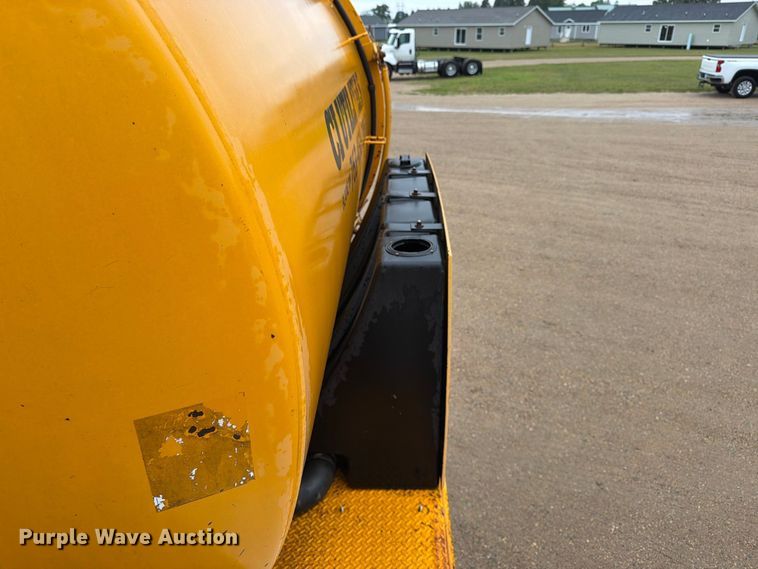 image for item FK3381 2001 Sterling Truck L7500 Series hydrovac truck