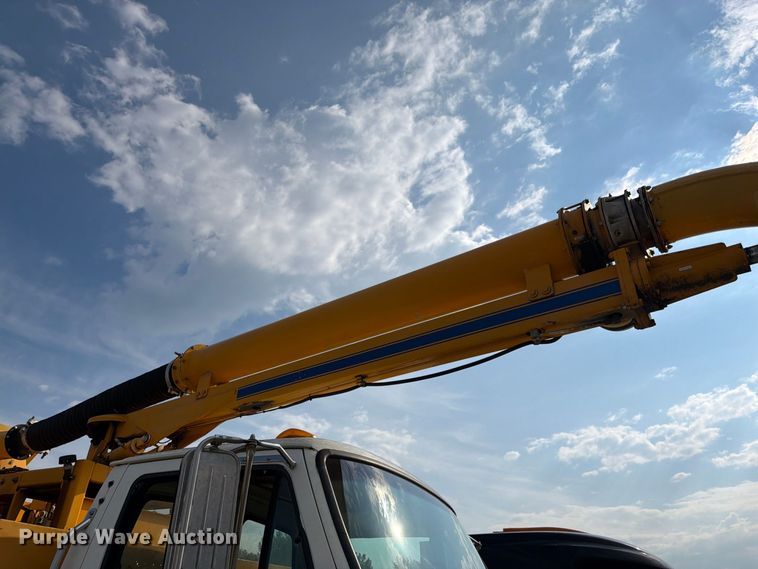 image for item FK3381 2001 Sterling Truck L7500 Series hydrovac truck
