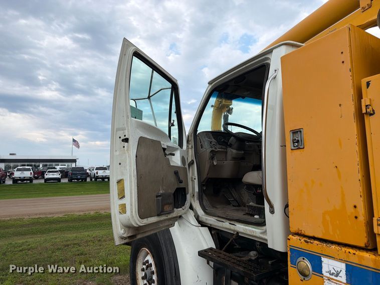 image for item FK3381 2001 Sterling Truck L7500 Series hydrovac truck