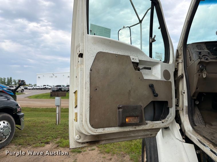image for item FK3381 2001 Sterling Truck L7500 Series hydrovac truck