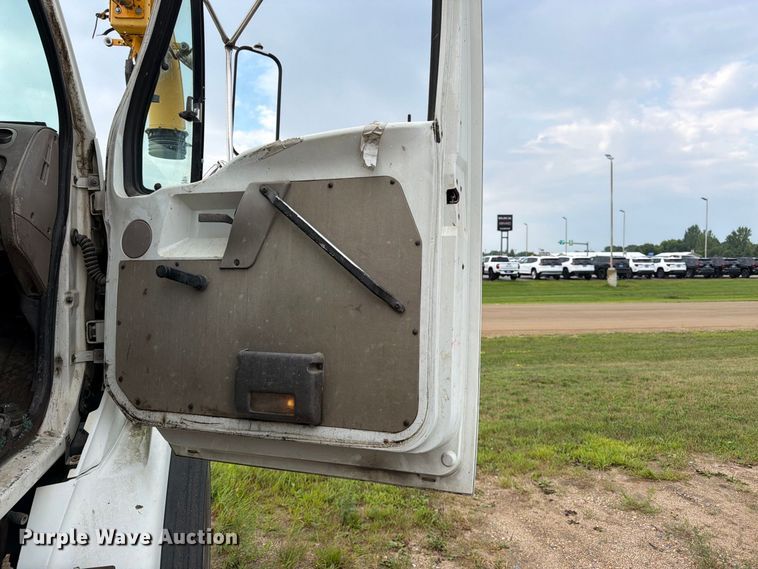 image for item FK3381 2001 Sterling Truck L7500 Series hydrovac truck