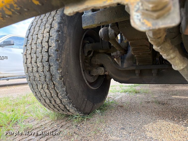 image for item FK3381 2001 Sterling Truck L7500 Series hydrovac truck