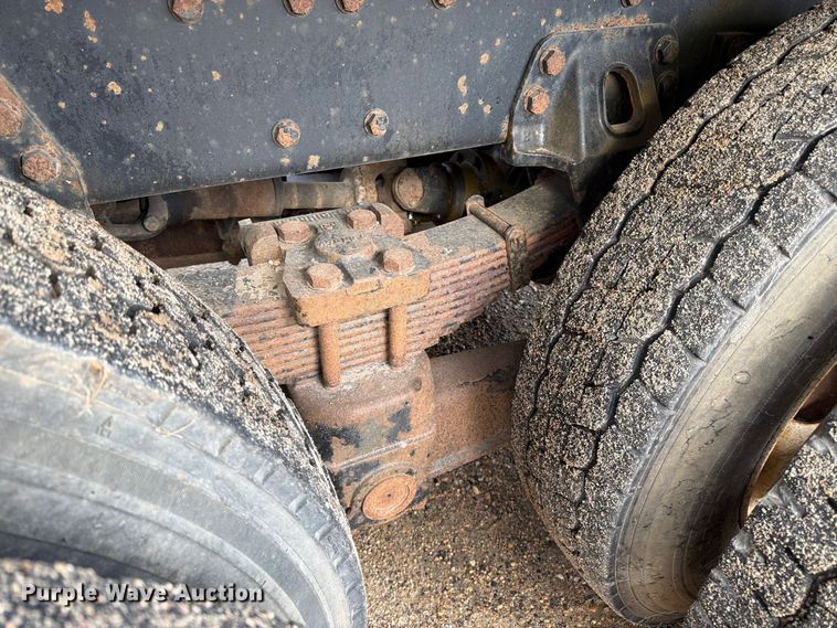 image for item FK3381 2001 Sterling Truck L7500 Series hydrovac truck