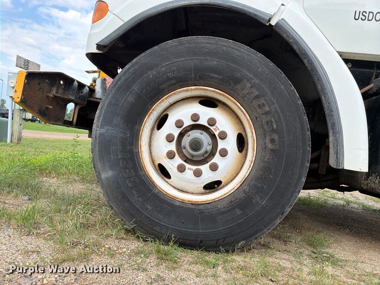 image for item FK3381 2001 Sterling Truck L7500 Series hydrovac truck