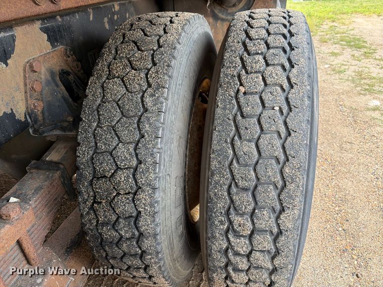 image for item FK3381 2001 Sterling Truck L7500 Series hydrovac truck