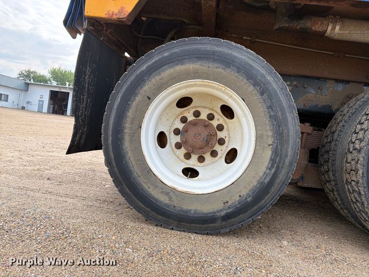 image for item FK3381 2001 Sterling Truck L7500 Series hydrovac truck