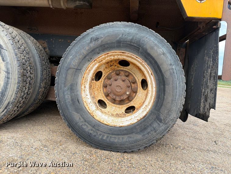 image for item FK3381 2001 Sterling Truck L7500 Series hydrovac truck