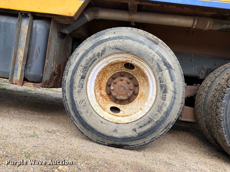 image for item FK3381 2001 Sterling Truck L7500 Series hydrovac truck