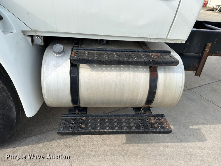 image for item FK3791 2012 International 4300 truck cab and chassis