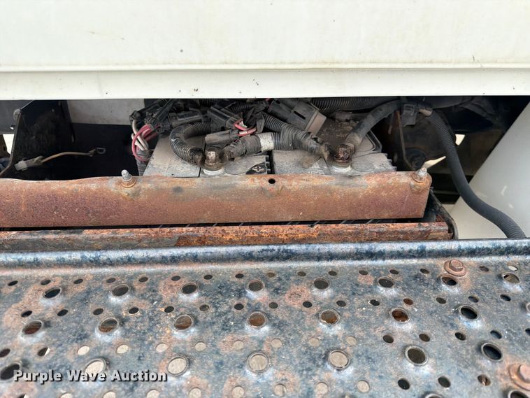 image for item FK3791 2012 International 4300 truck cab and chassis