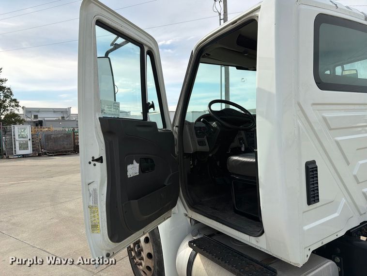 image for item FK3791 2012 International 4300 truck cab and chassis