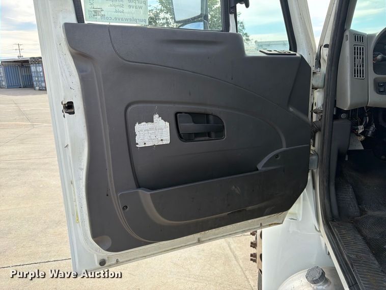 image for item FK3791 2012 International 4300 truck cab and chassis