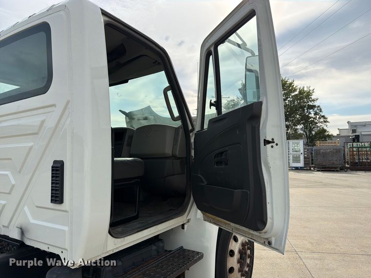 image for item FK3791 2012 International 4300 truck cab and chassis