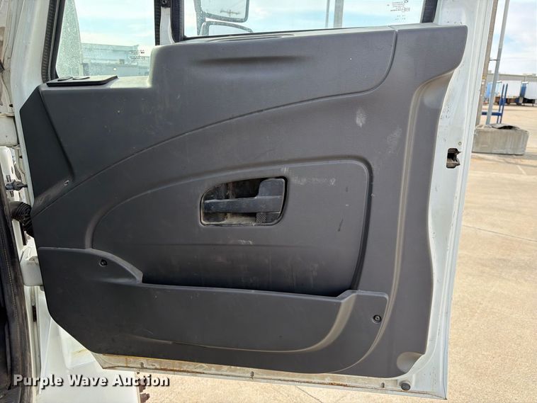 image for item FK3791 2012 International 4300 truck cab and chassis
