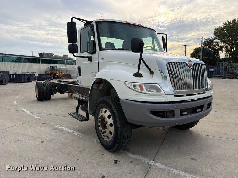 image for item FK3793 2015 International 4300 truck cab and chassis