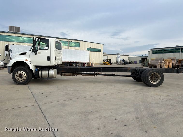 image for item FK3793 2015 International 4300 truck cab and chassis