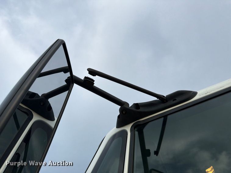 image for item FK3793 2015 International 4300 truck cab and chassis