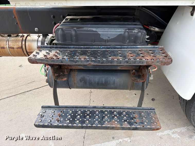 image for item FK3793 2015 International 4300 truck cab and chassis