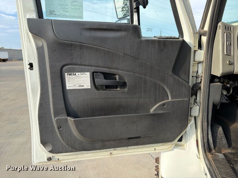 image for item FK3793 2015 International 4300 truck cab and chassis