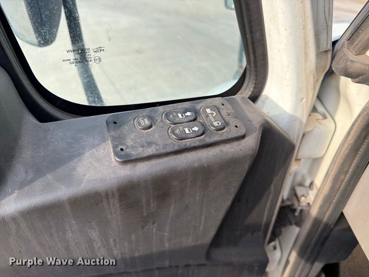 image for item FK3793 2015 International 4300 truck cab and chassis
