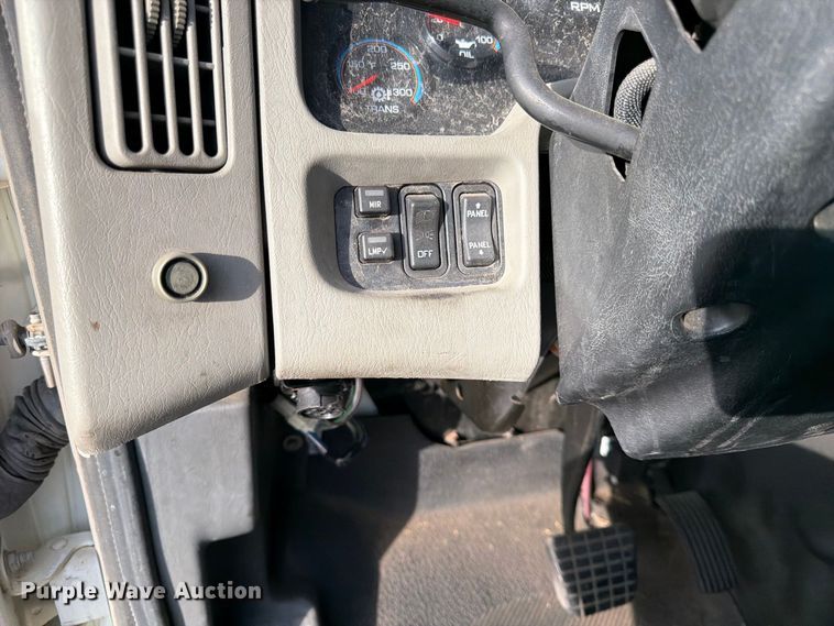 image for item FK3793 2015 International 4300 truck cab and chassis