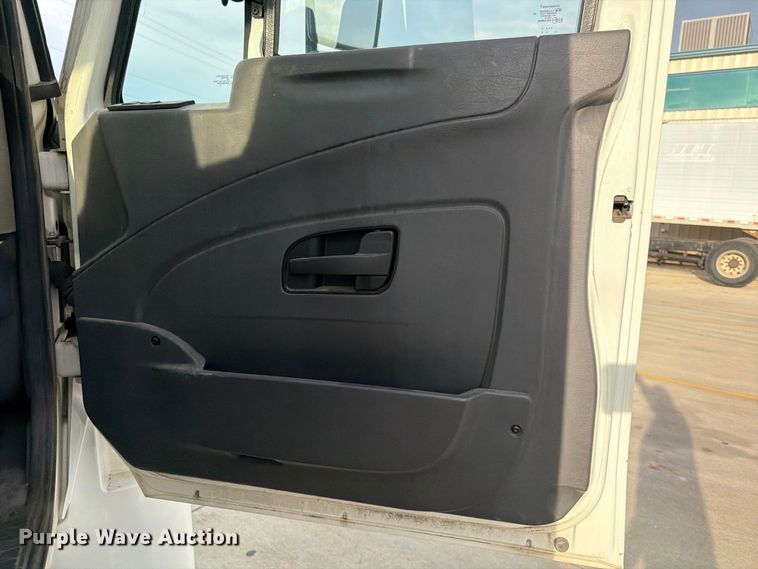 image for item FK3793 2015 International 4300 truck cab and chassis