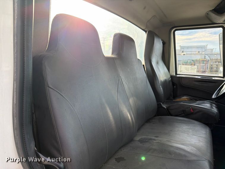 image for item FK3793 2015 International 4300 truck cab and chassis