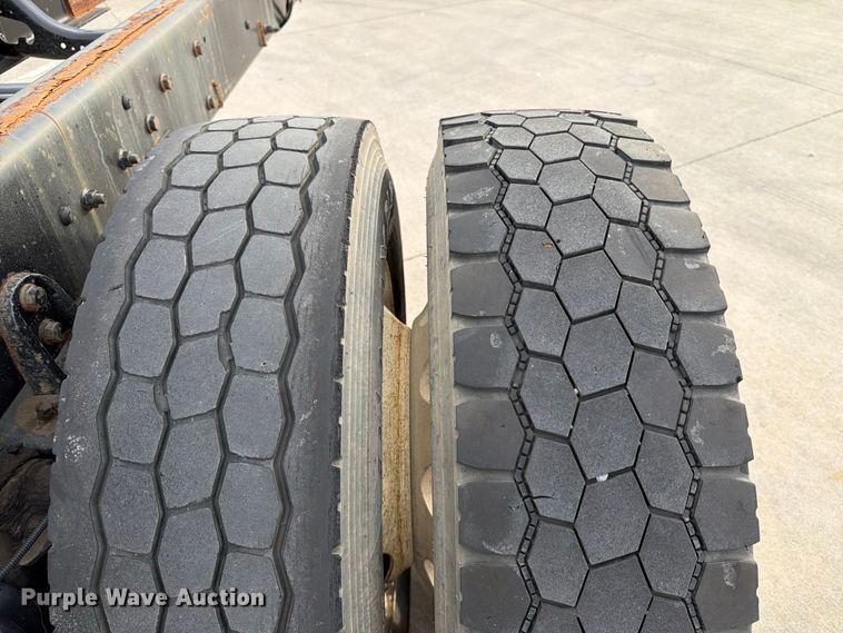 image for item FK3793 2015 International 4300 truck cab and chassis