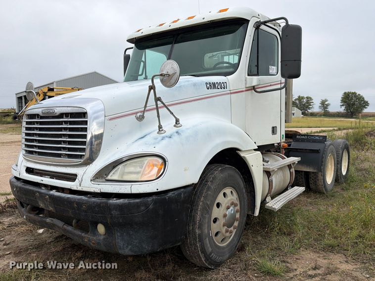 2006 Freightliner Columbia semi truck