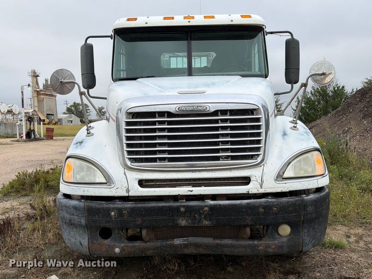 image for item FK3805 2006 Freightliner Columbia semi truck