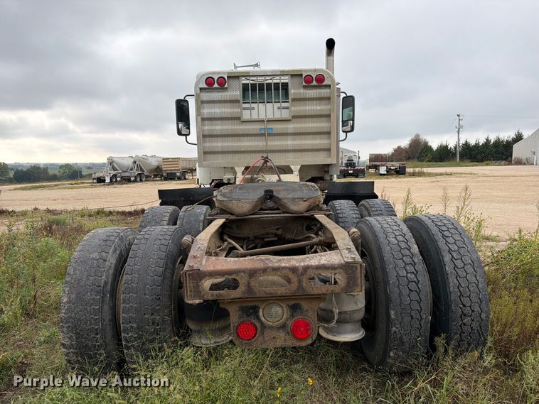 image for item FK3805 2006 Freightliner Columbia semi truck