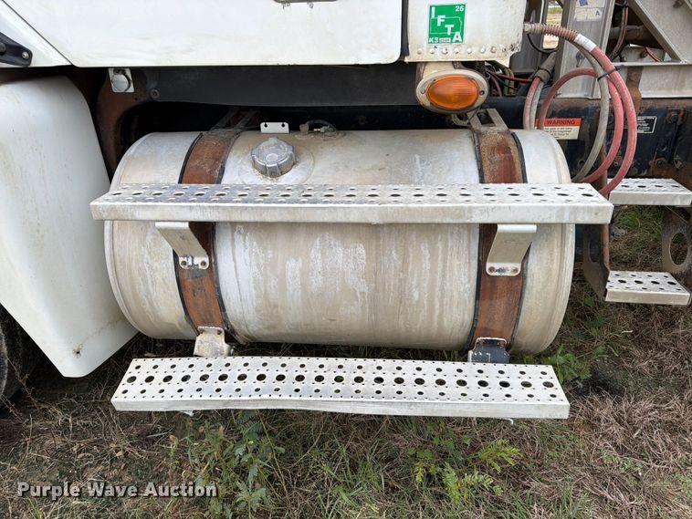 image for item FK3805 2006 Freightliner Columbia semi truck