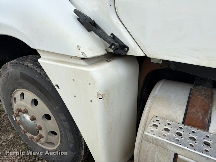 image for item FK3805 2006 Freightliner Columbia semi truck