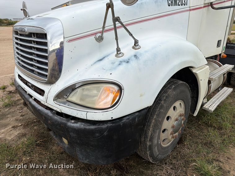 image for item FK3805 2006 Freightliner Columbia semi truck