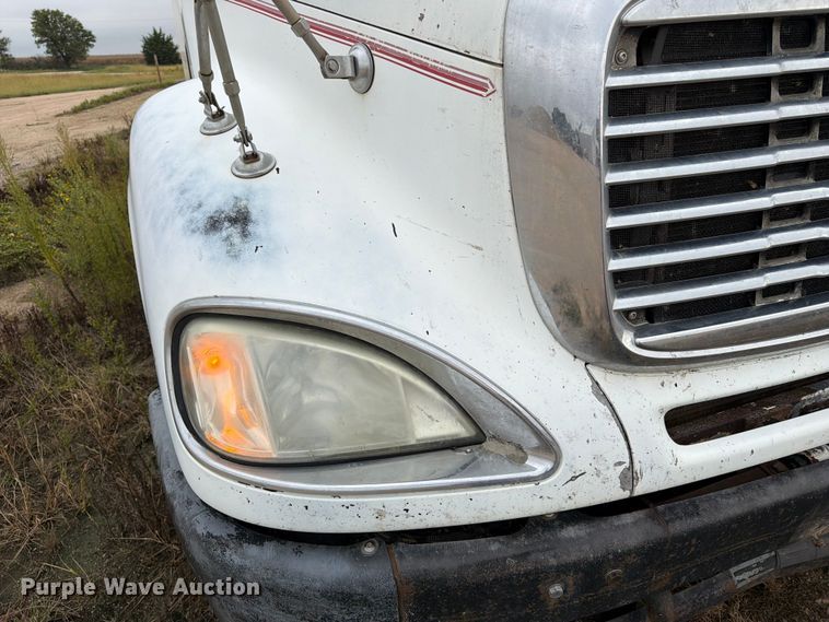 image for item FK3805 2006 Freightliner Columbia semi truck