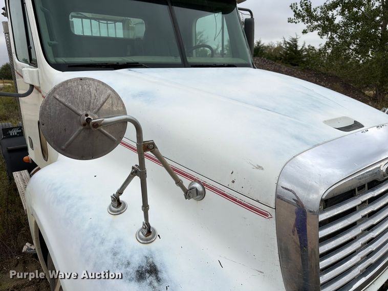 image for item FK3805 2006 Freightliner Columbia semi truck