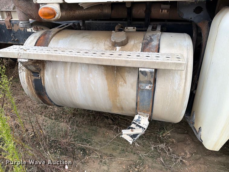 image for item FK3805 2006 Freightliner Columbia semi truck
