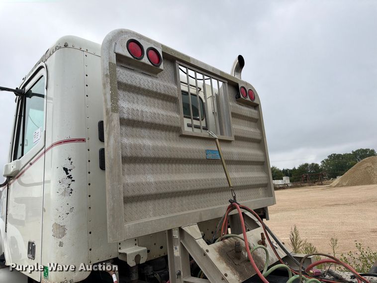 image for item FK3805 2006 Freightliner Columbia semi truck