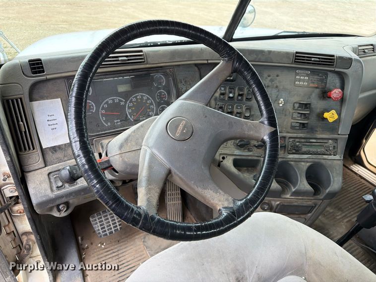 image for item FK3805 2006 Freightliner Columbia semi truck
