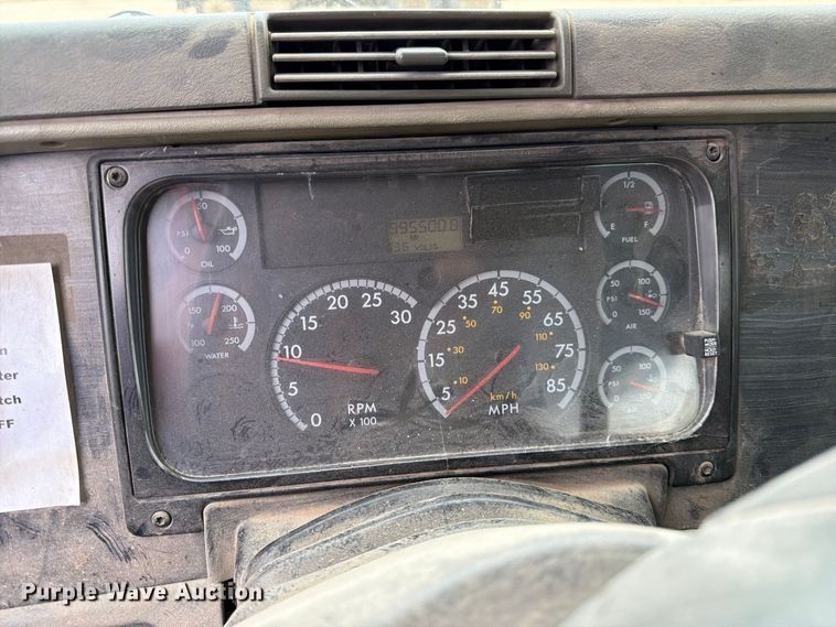 image for item FK3805 2006 Freightliner Columbia semi truck