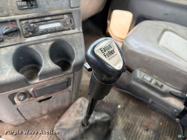 image for item FK3805 2006 Freightliner Columbia semi truck