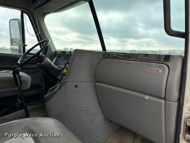 image for item FK3805 2006 Freightliner Columbia semi truck