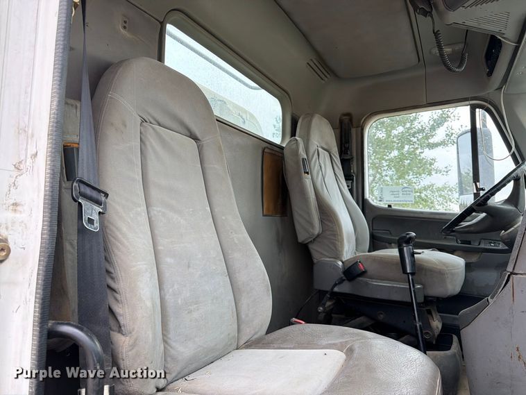 image for item FK3805 2006 Freightliner Columbia semi truck