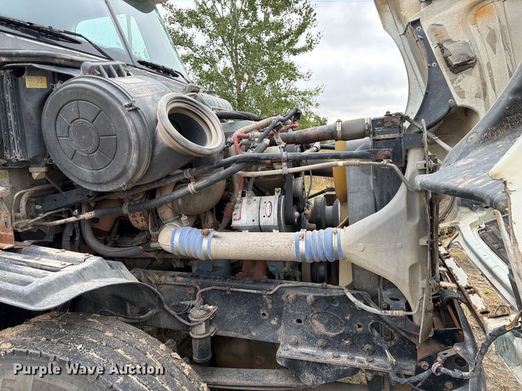 image for item FK3805 2006 Freightliner Columbia semi truck